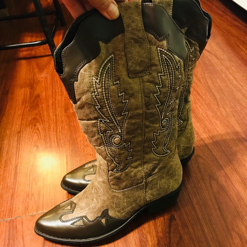 Dolce boots size 7.5 NEW
